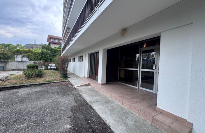 Appartement à vendre 2 pièces  (73) - T2 de 47 M2 loué - Vue dégagée et balcon — photo 3