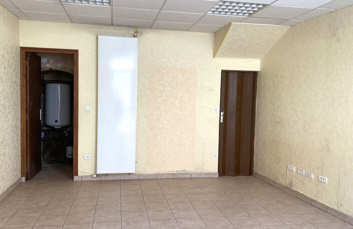 à vendre LOCAL COMMERCIAL AVEC LOGEMENT ET DÉPENDANCES à L'ISLE SUR SEREIN (89) — photo 2