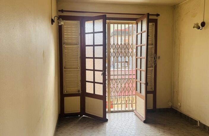 À VENDRE – APPARTEMENT T3 À RÉNOVER EN PLEIN CENTRE-VILLE DE FORT-DE-FRANCE (972) — photo 2