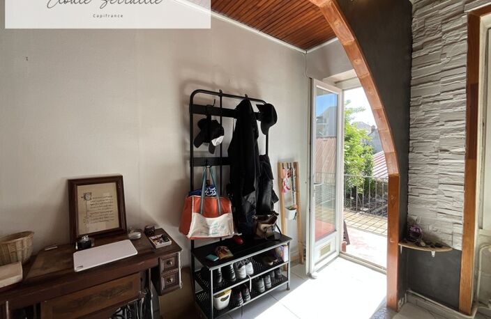 GIVORS – T3 + Bureau - Lumineux avec terrasse – Belle opportunité — photo 4