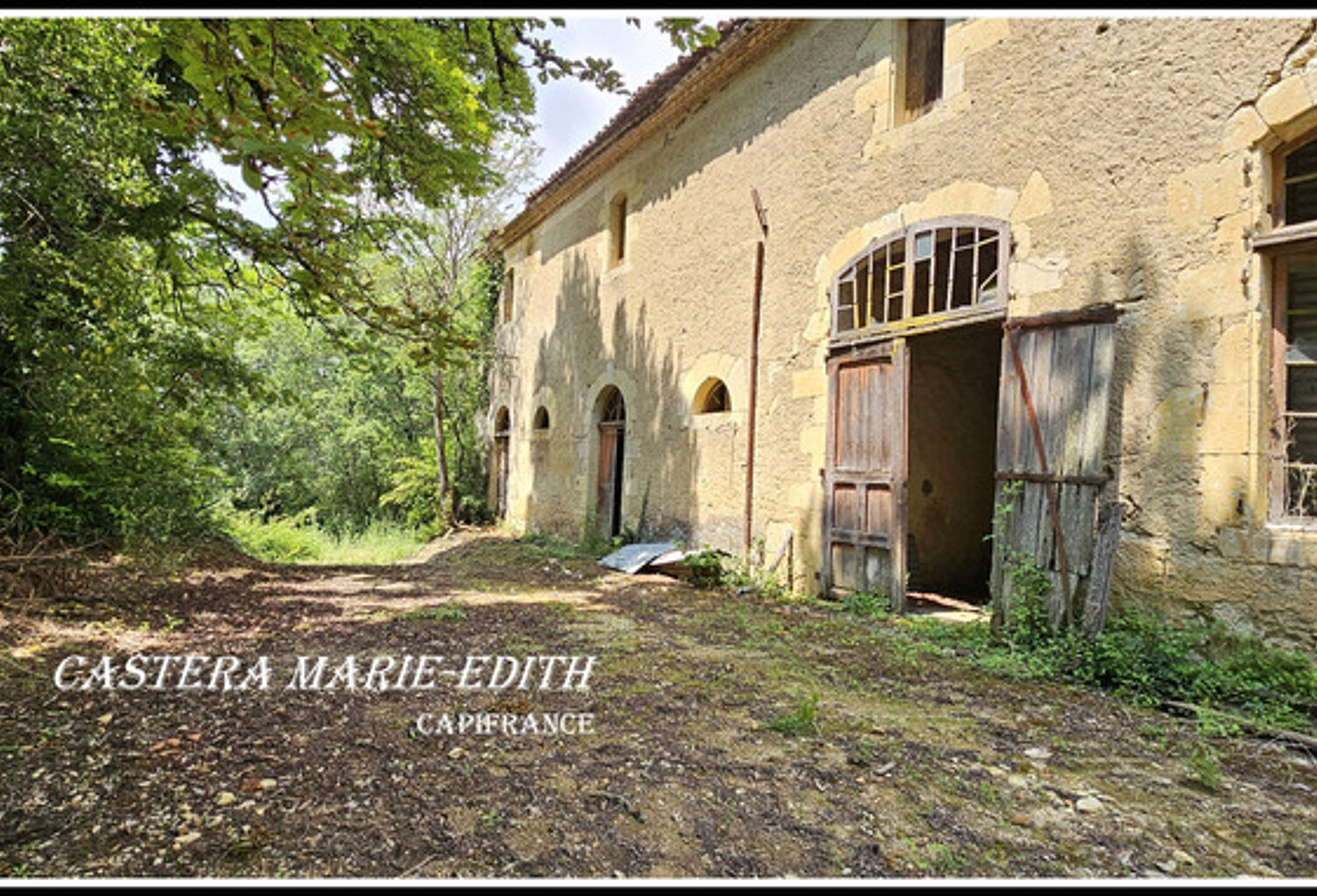 Dpt Gers (32), à vendre proche de AUCH   Bâtiment 860 M² à rénover — photo 1