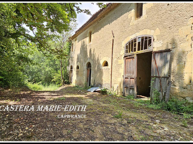 Dpt Gers (32), à vendre proche de AUCH   Bâtiment 860 M² à rénover — photo du bien