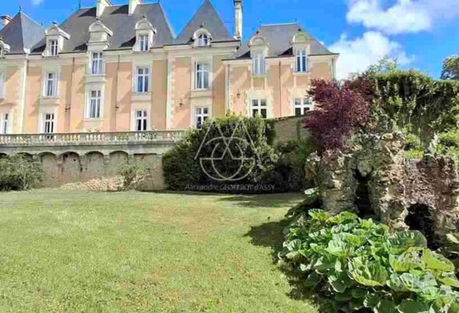 Château du XIXe siècle avec un parc de 75 ha, situé à proximité immédiate de Poitiers — photo 1
