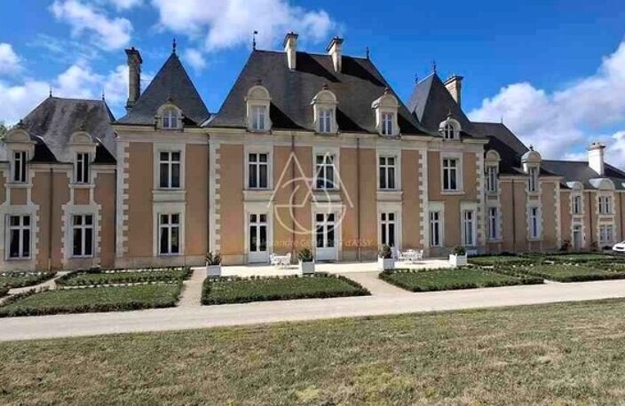 Château du XIXe siècle avec un parc de 75 ha, situé à proximité immédiate de Poitiers — photo 2