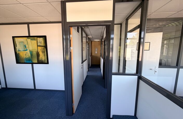 bureaux à louer LIMONEST (69) bureaux au 1er étage avec ascenseur de 70m2 environ — photo 5