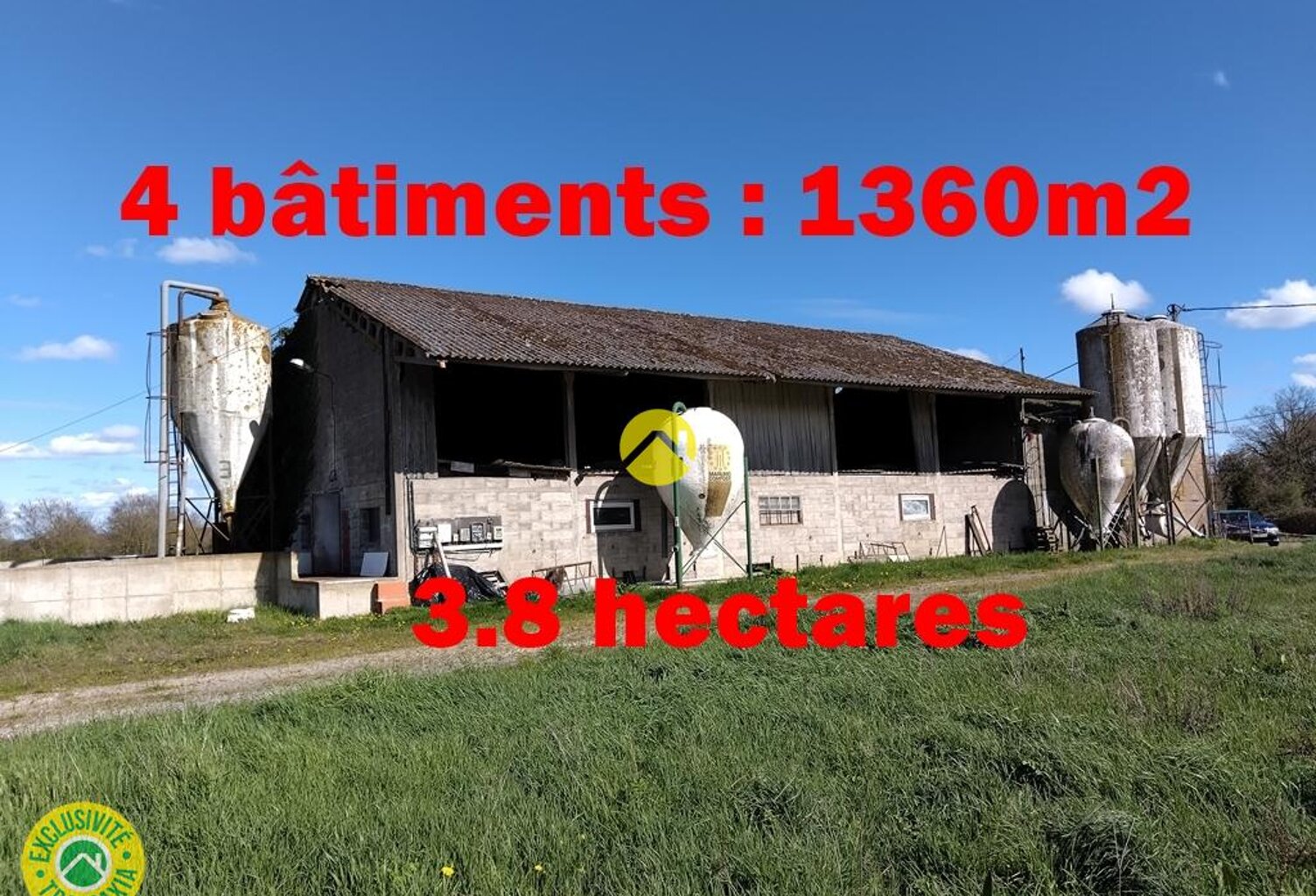 Bâtiments 1360m2  à côté de D1 — photo 1