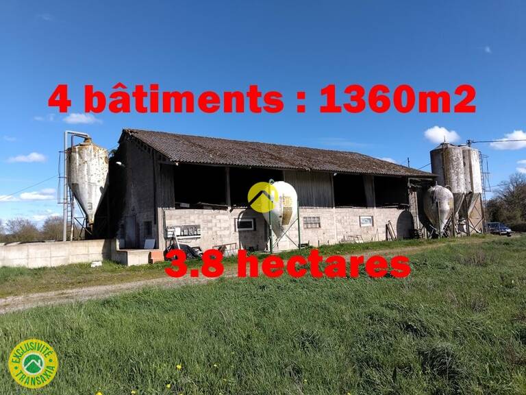 Bâtiments 1360m2  à côté de D1 — photo 1