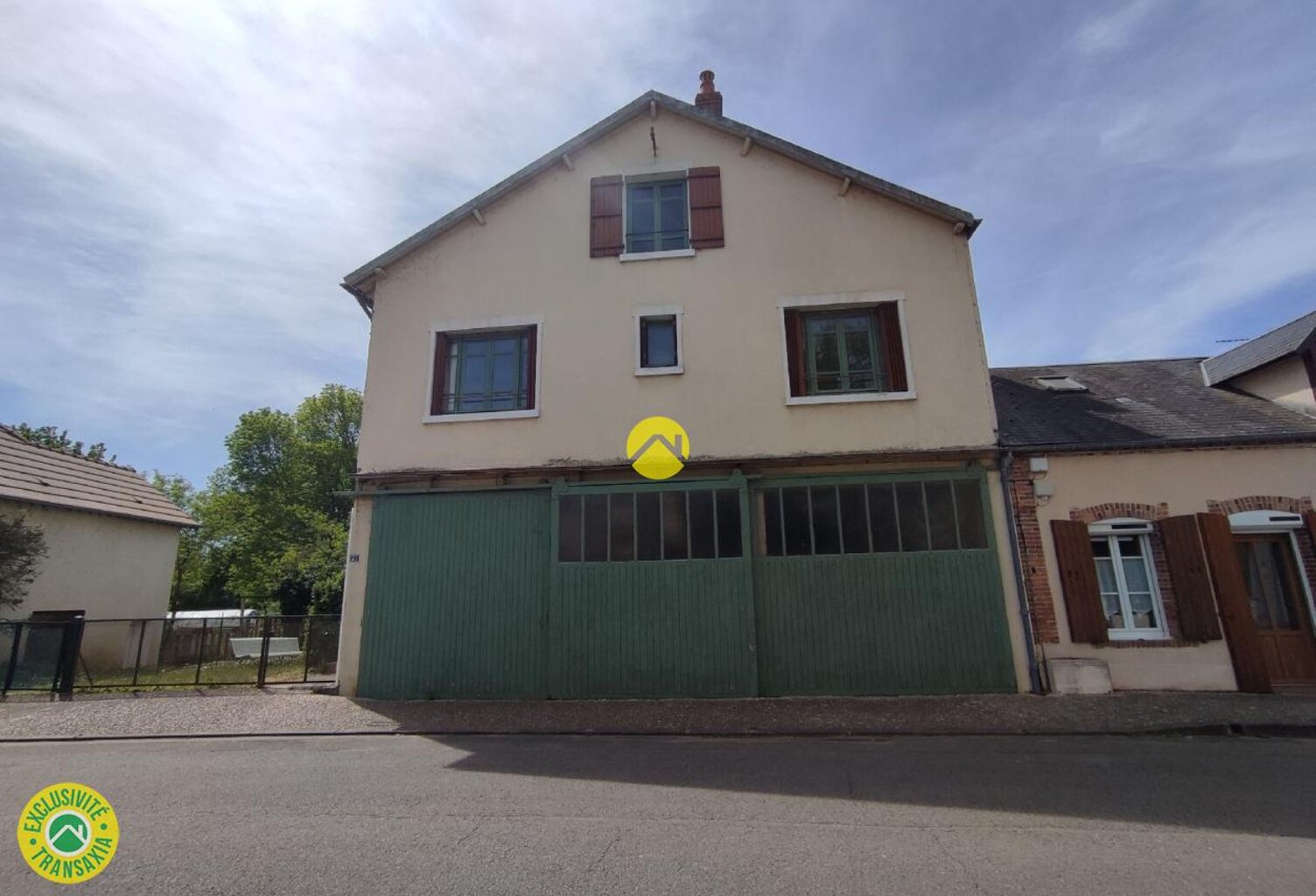 GRAND GARAGE! — photo 1