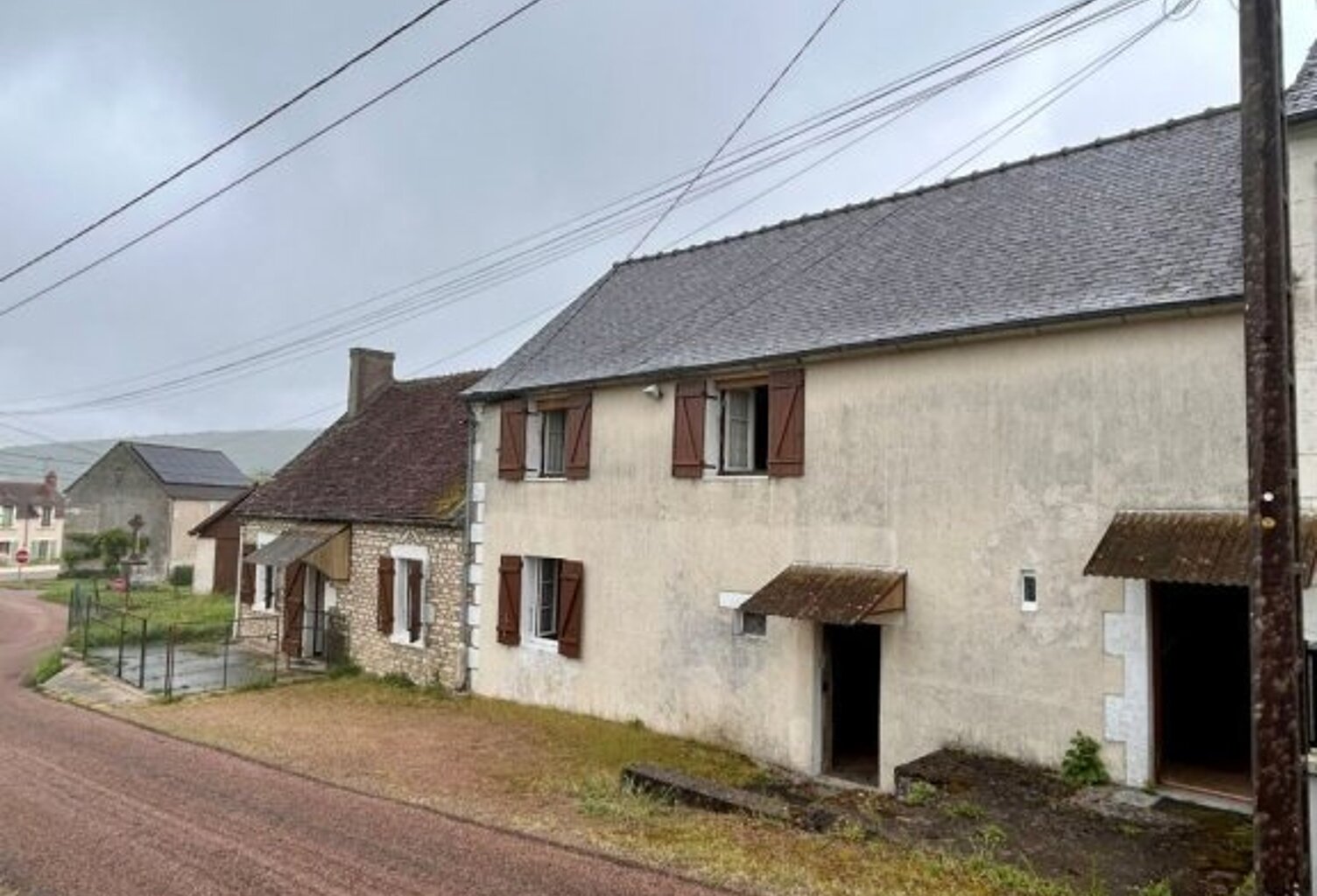 MAISON EN PIERRES AVEC DEPENDANCES ET TERRAIN 680 m2 - 15 mn de Nevers — photo 1