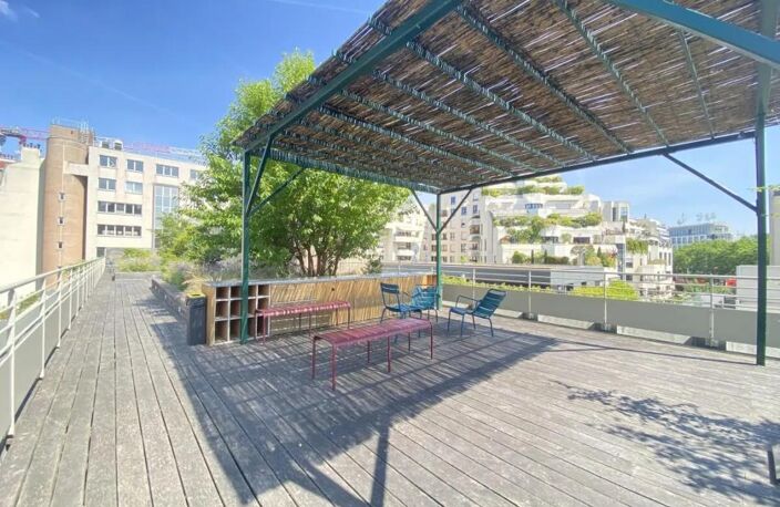 A vendre immeuble de bureaux de 1500 m² en RDC + 2 niveaux. Très beau Rooftop aménagé et des rez de jardins privatifs. ERP de 5ème catégorie (duplex rdc/1er).Parkings — photo 4