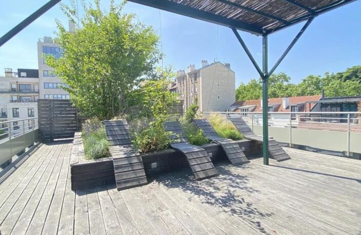 A vendre immeuble de bureaux de 1500 m² en RDC + 2 niveaux. Très beau Rooftop aménagé et des rez de jardins privatifs. ERP de 5ème catégorie (duplex rdc/1er).Parkings — photo 5