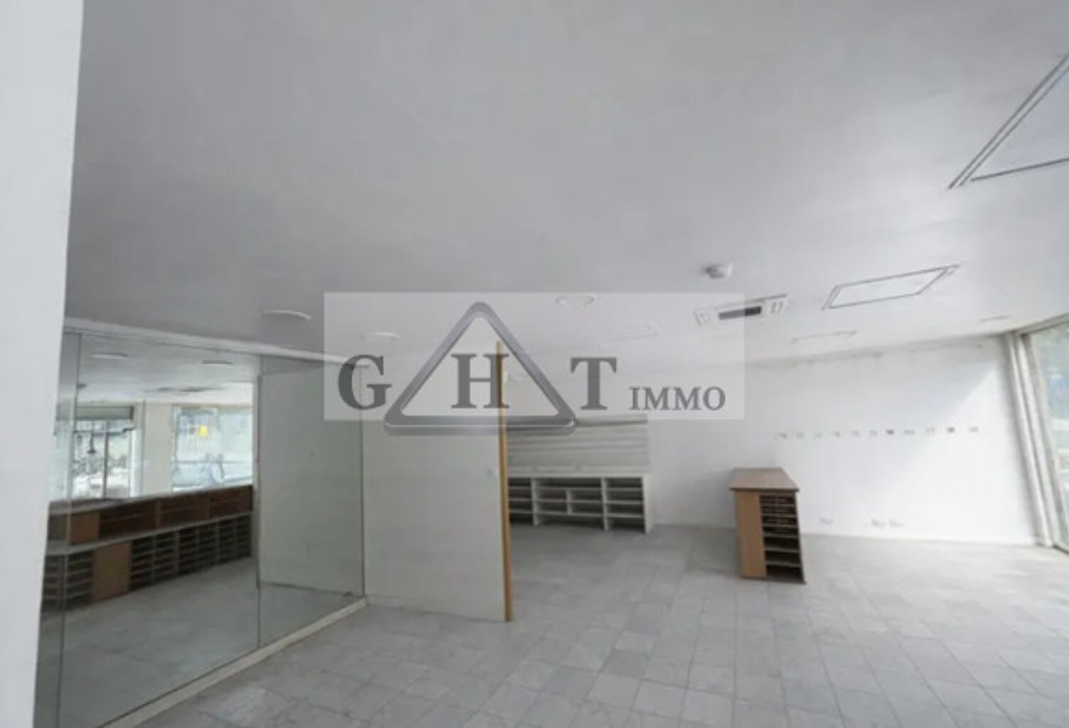 LOCAL COMMERCIAL À LOUER – 97 m² – PARIS 11ème — photo 1