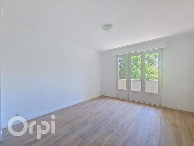 Appartement À Vendre — photo du bien