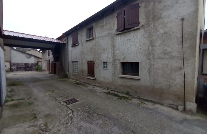 Vaulx en Velin Village environ 400 m² de bâti au sol sur 715m² zone Uce4b du PLUH — photo 3