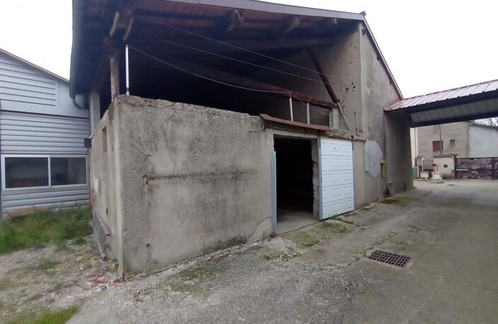 Vaulx en Velin Village environ 400 m² de bâti au sol sur 715m² zone Uce4b du PLUH — photo 4