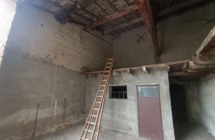 Vaulx en Velin Village environ 400 m² de bâti au sol sur 715m² zone Uce4b du PLUH — photo 5