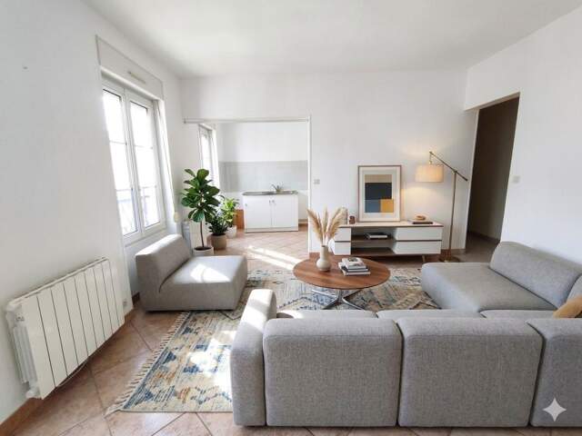 Appartement À Vendre - Mézières sur Seine - — photo du bien