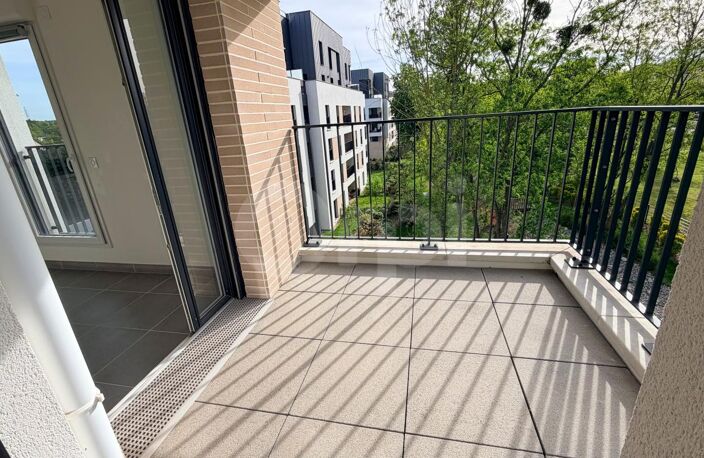 Appartement  4 pièces avec balcon À Vendre — photo 3