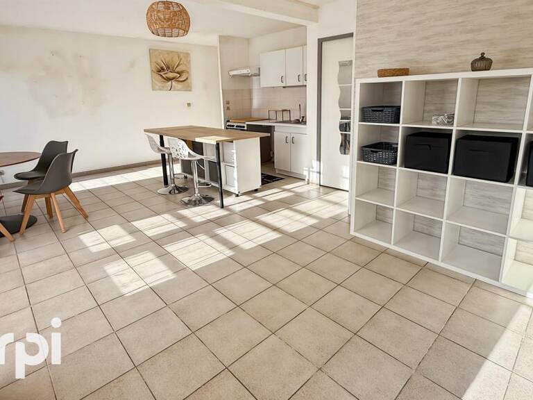 Appartement À Vendre 2 pieces  climatisé avec jardin, terrasse et 2 places de parking à Aigues-Mortes — photo 1