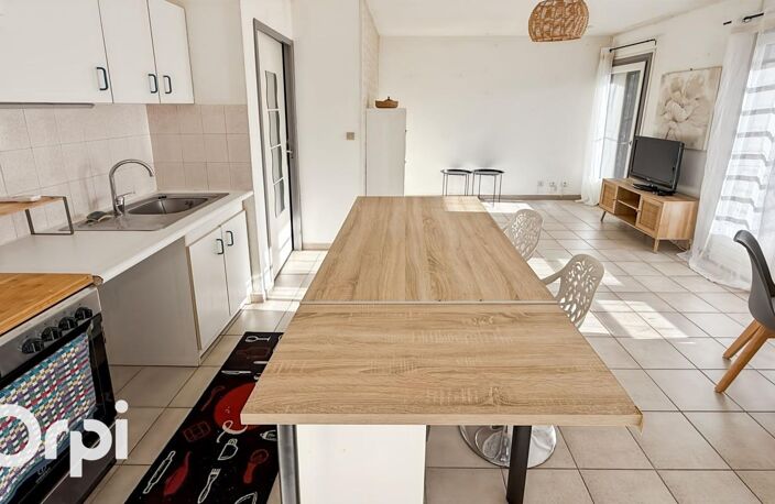 Appartement À Vendre 2 pieces  climatisé avec jardin, terrasse et 2 places de parking à Aigues-Mortes — photo 2