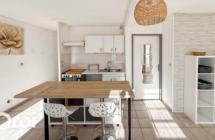 Appartement À Vendre 2 pieces  climatisé avec jardin, terrasse et 2 places de parking à Aigues-Mortes — photo 4