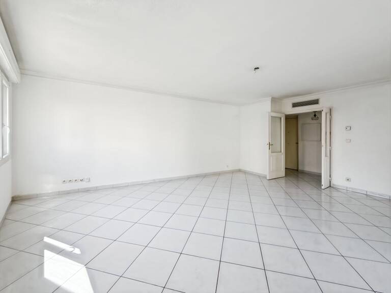 Appartement À Vendre - Grande T3 avec stationnement - Centre ville — photo 1
