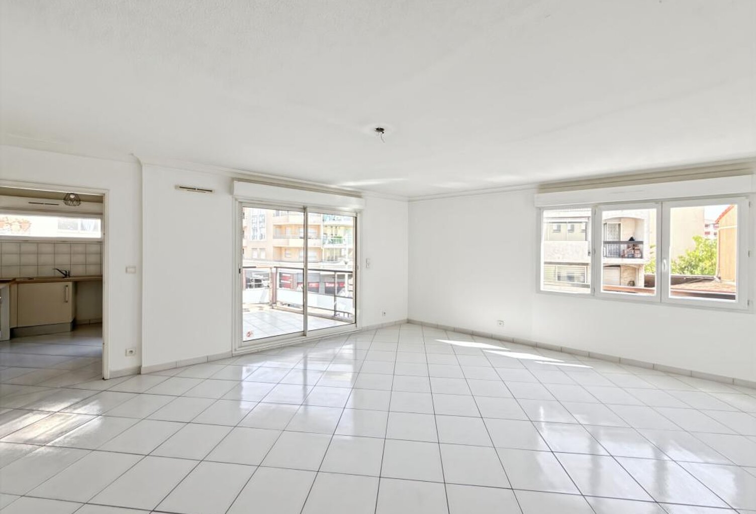 Appartement À Vendre - Grande T3 avec stationnement - Centre ville — photo 1