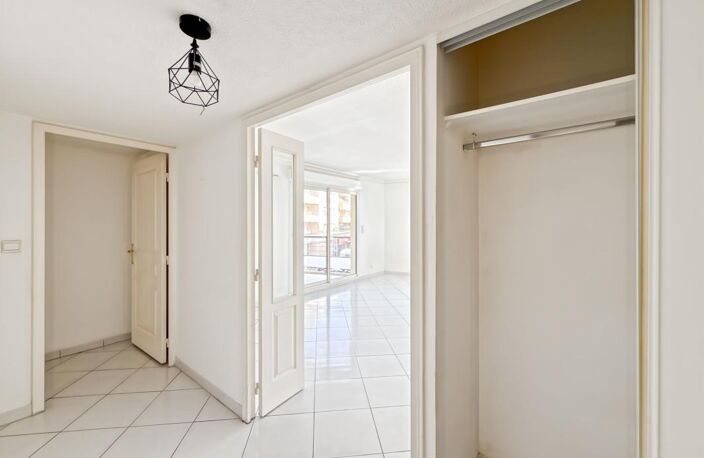 Appartement À Vendre - Grande T3 avec stationnement - Centre ville — photo 2
