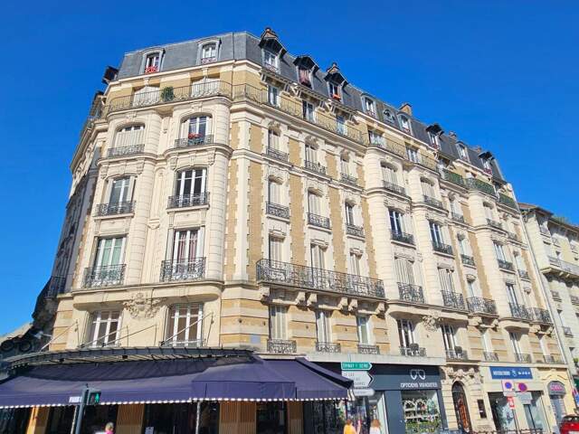 Appartement À Vendre — photo du bien