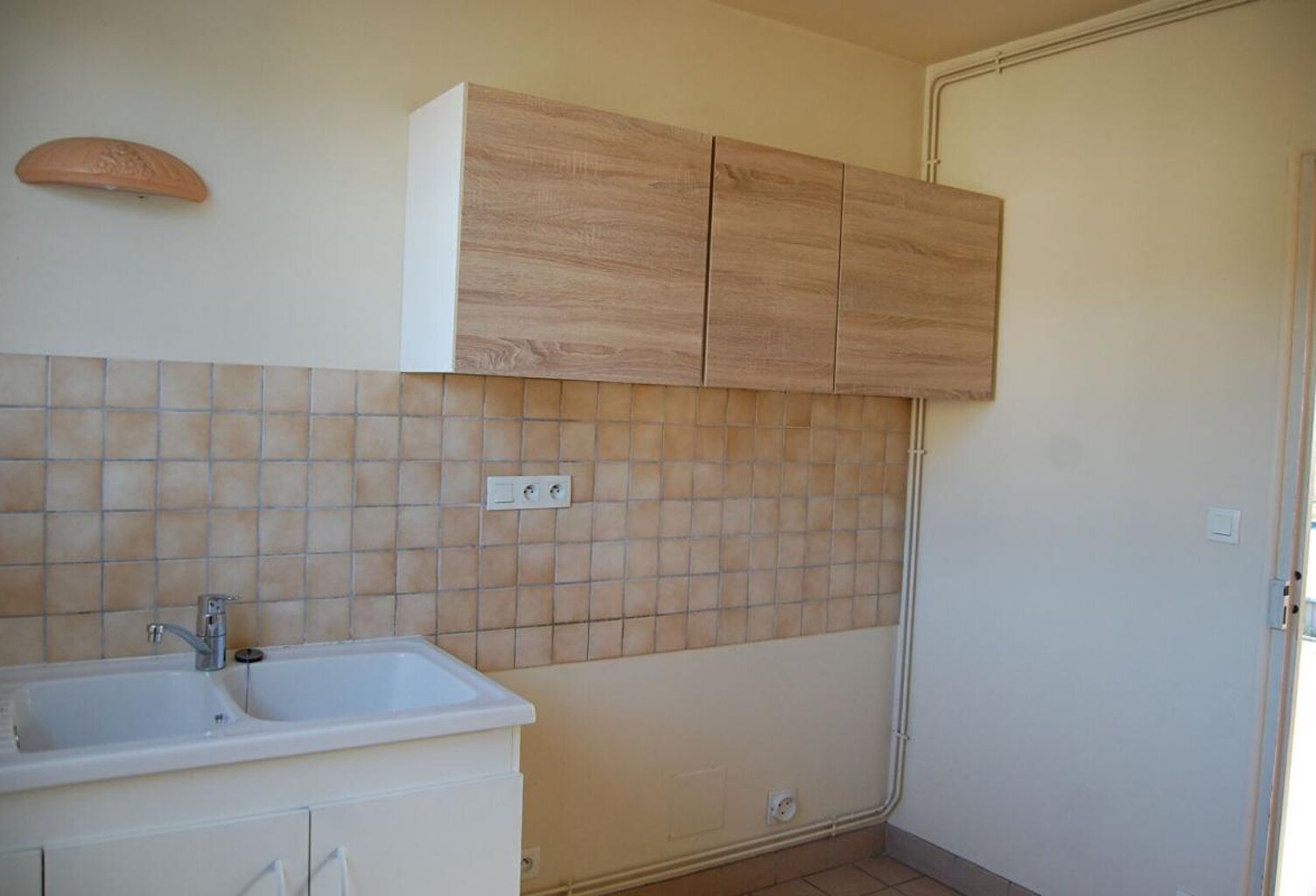 Saint-Satur (18300) : Spacieux T2 de 59 m² au 2ème étage avec parking privé et jardin commun — photo 1