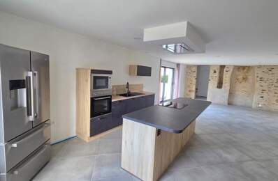 Maison en pierre rénovée avec grange — photo du bien