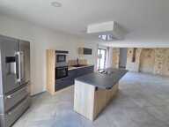 Maison en pierre rénovée avec grange — photo 2