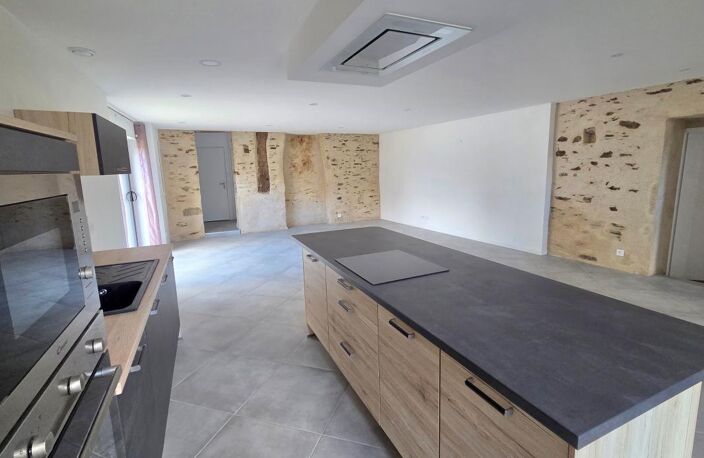 Maison en pierre rénovée avec grange — photo 3