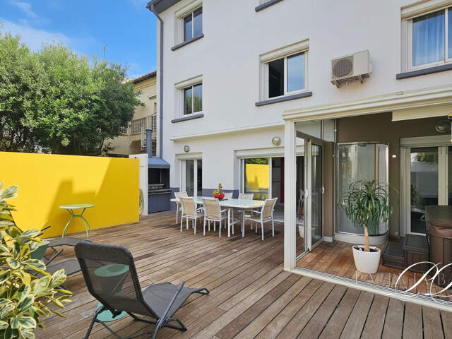 Grande maison 260 m2 sur 270 m2 de terrain 2 grands garages - La Lunette — photo du bien