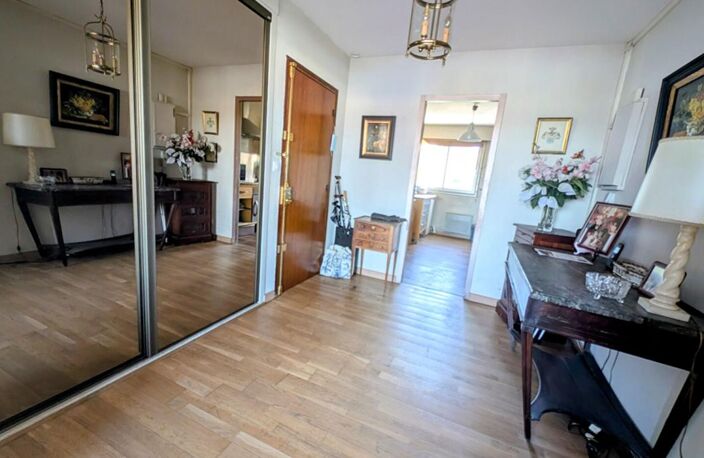 Caudéran Pasteur Appartement  3 pièce(s) 106 m2  ascenseur, balcon 14m2, garage et cave — photo 4