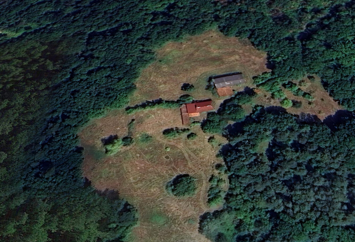 Propriété de 2 maisons, au coeur de 40 Ha de forêts et prairies — photo 1