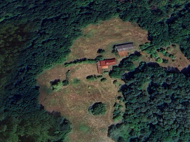 Propriété de 2 maisons, au coeur de 40 Ha de forêts et prairies — photo 1