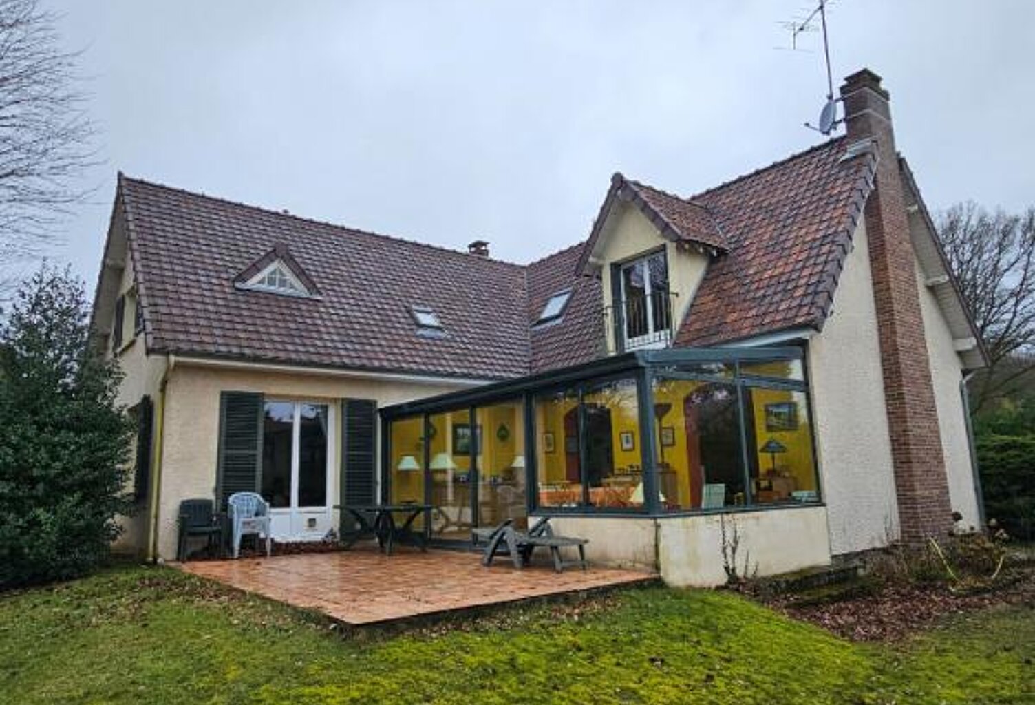 Maison 8 pièces 192 m² habitables / 215 m² au sol village commerces écoles — photo 1