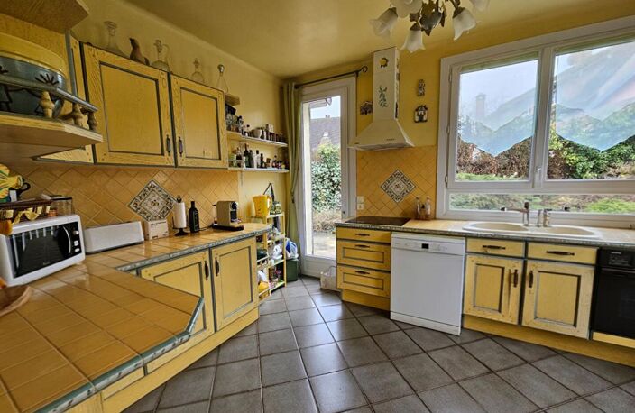 Maison 8 pièces 192 m² habitables / 215 m² au sol village commerces écoles — photo 4