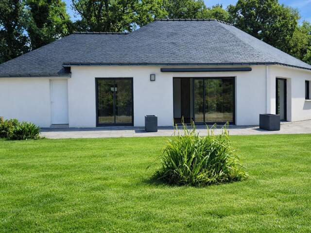 TRES BELLE MAISON CONTEMPORAINE DE PLAIN PIED de 112 m2 réalisée en 2018 dans le Finistère en limite du Morbihan - (2 min de Spézet, 10 min de Gourin - 10 min de Châteauneuf du Faou) — photo du bien