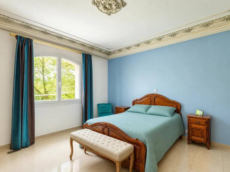 Maison 5 ch. avec pisc. et appartement en sous sol - St Priest — photo 1