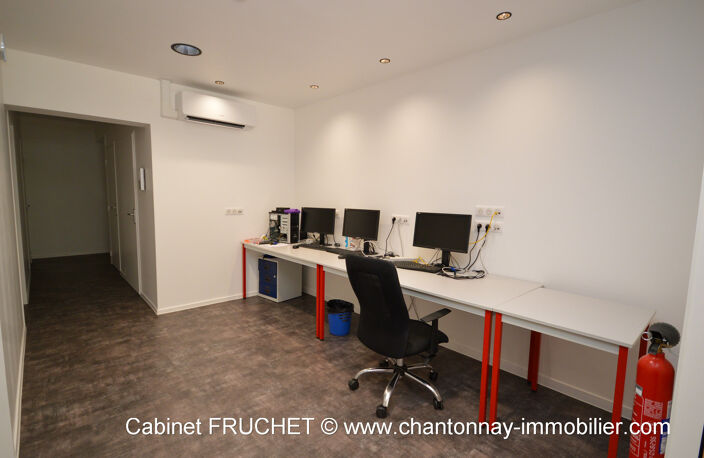 CHANTONNAY - Beau local professionnel — photo 4