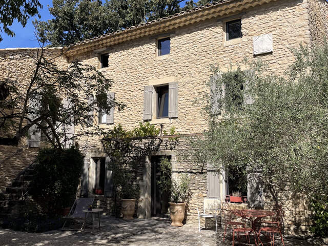 GORDES : Mas en campagne avec parcelle constructible — photo du bien