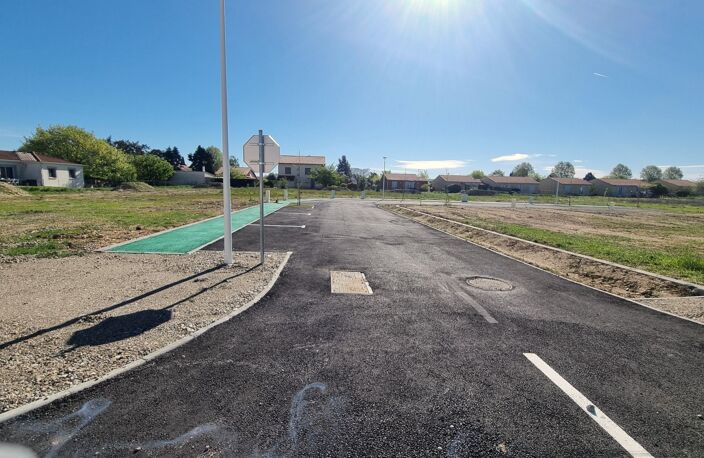 TERRAIN VIABILISE DANS PETIT LOTISSEMENT — photo 2