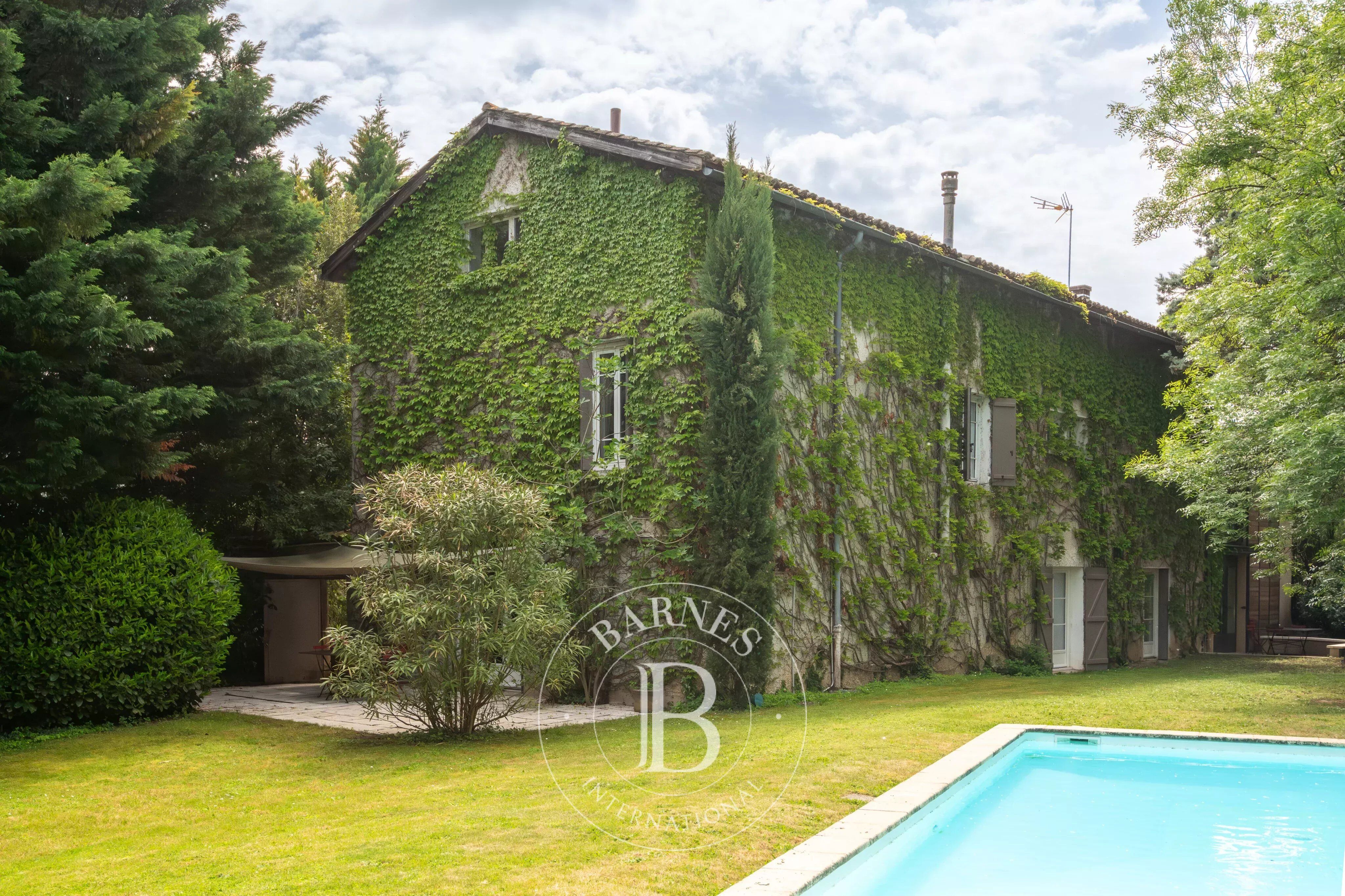 Maison � T9
