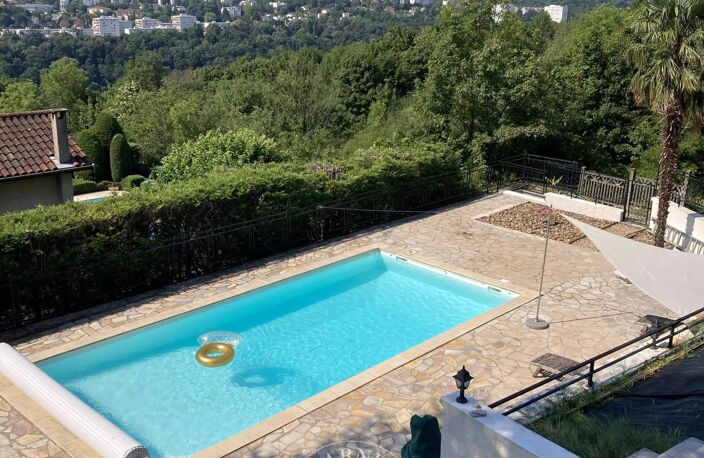 Propriété d'environ 300 m² - Terrain de 2500 m² environ - 5 chambres - Piscine — photo 3