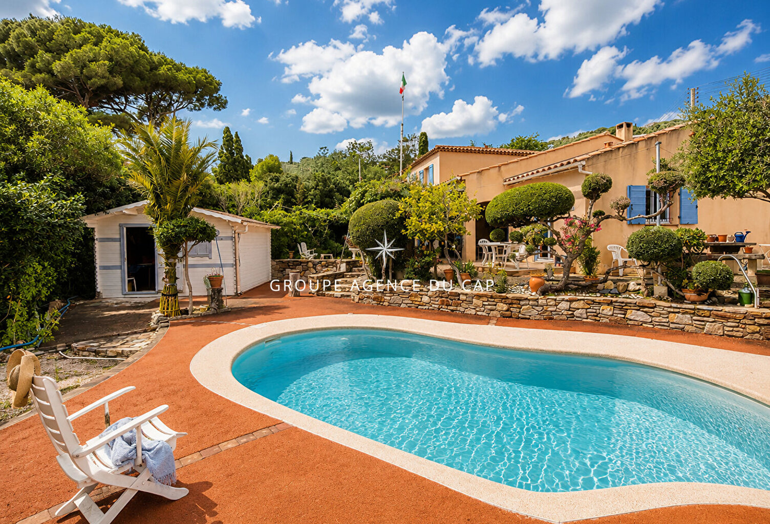 Villa de 165m2 avec piscine 2 garages abri voitures et proche des plages, aux Issambres — photo 1