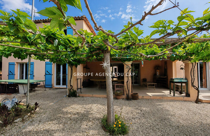 Villa de 165m2 avec piscine 2 garages abri voitures et proche des plages, aux Issambres — photo 5