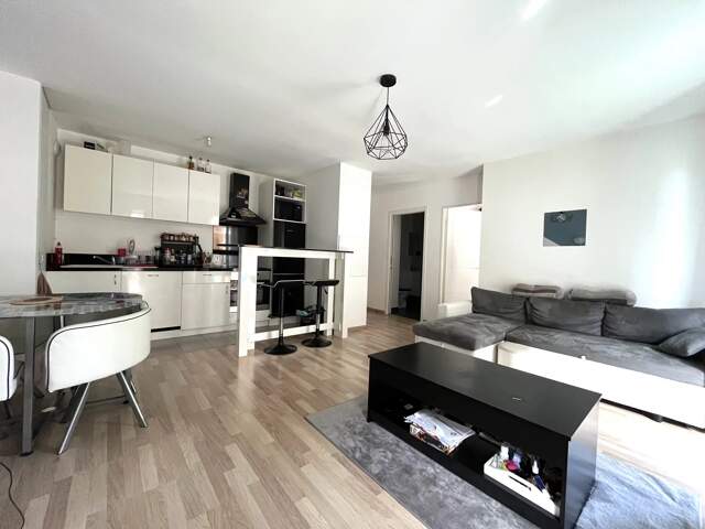 Appartement 2 pièces en centre-ville avec balcon — photo du bien