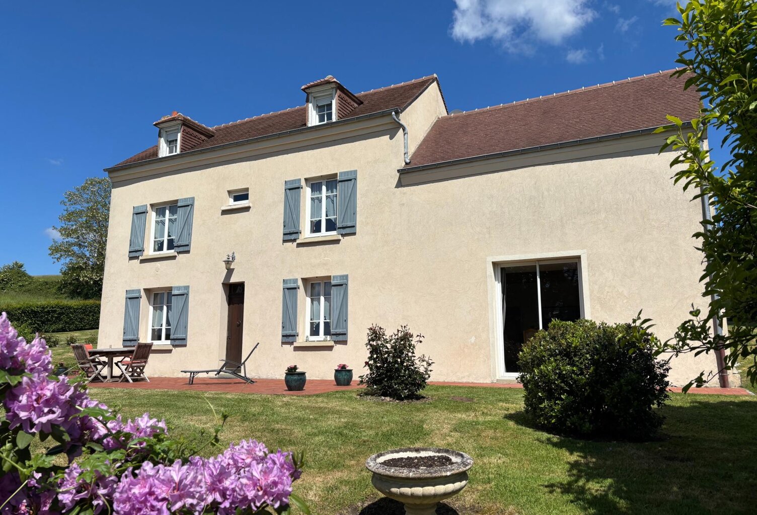 Spacieuse maison 10 min à pied du centre ville de Lisieux, avec vue dégagée. — photo 1